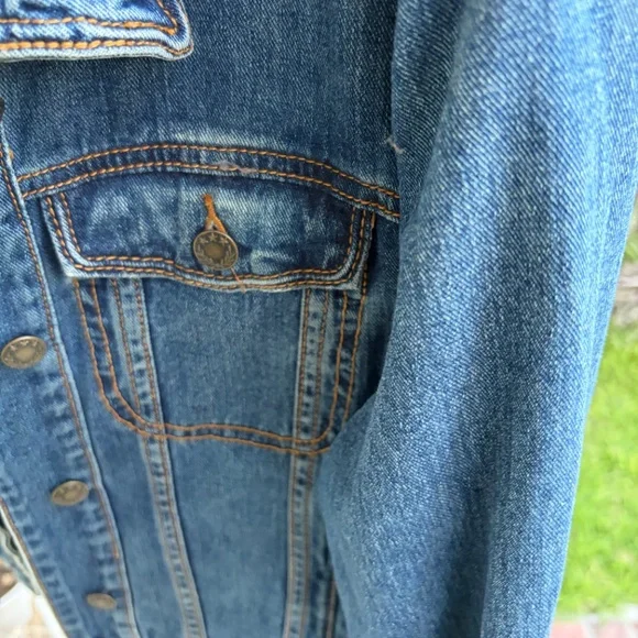 Free People Denim Jacket Medium Wash | Zig-Zag Stitch Detail | Size M 🦋 - Picture 12 of 13